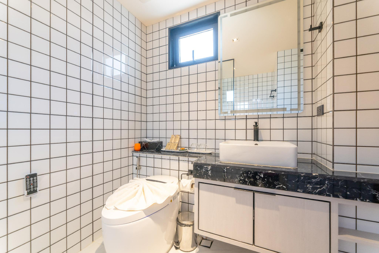 Bathroom 13
