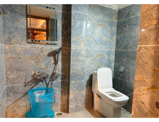 Bathroom 3, Hotel JB Palace, Tangmarg, Baramulla