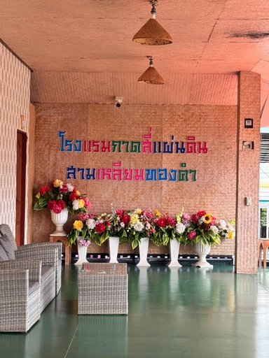 Others 4, Kad Si Phan Din Golden Triangle 4 Country Market, Chiang Saen