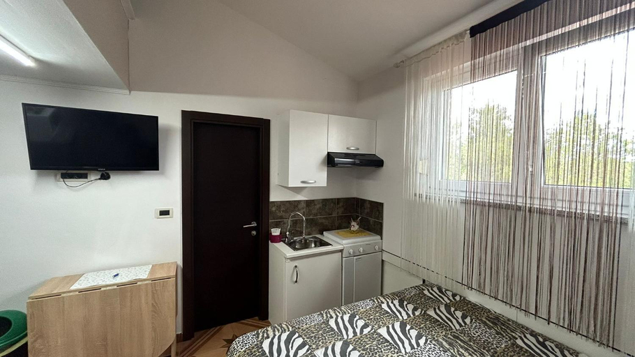 Others 5, Apartmani Nada, Pula
