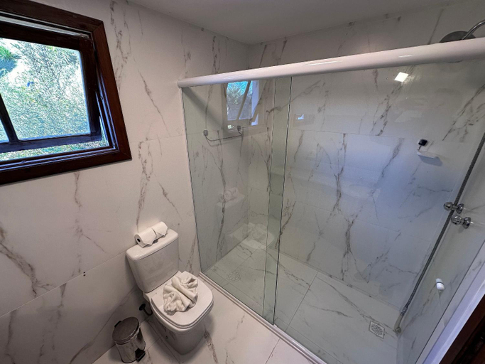 Bathroom 3, Flat Acolhedor para 5 Pessoas em Campos do Jordao, Campo Limpo Paulista