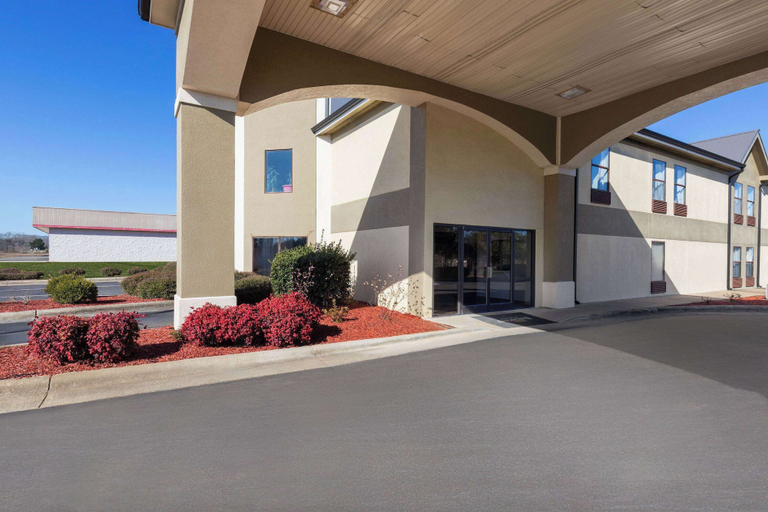 Exterior & Views 2, Baymont by Wyndham Creedmoor, Granville