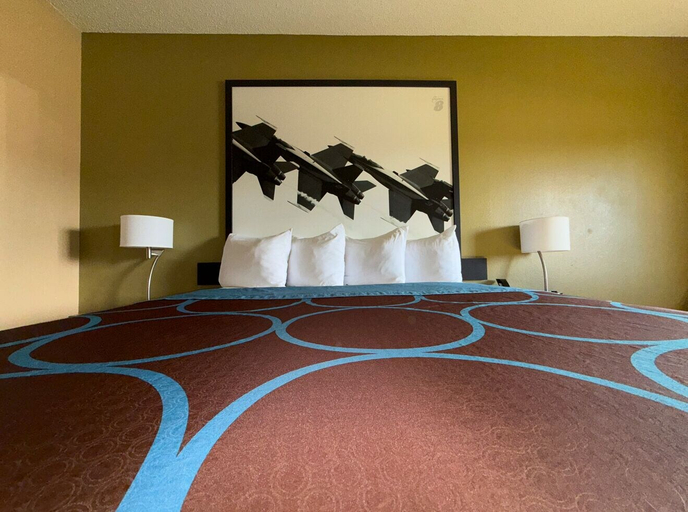 Bedroom 3, Super 8 by Wyndham Kokomo, Howard