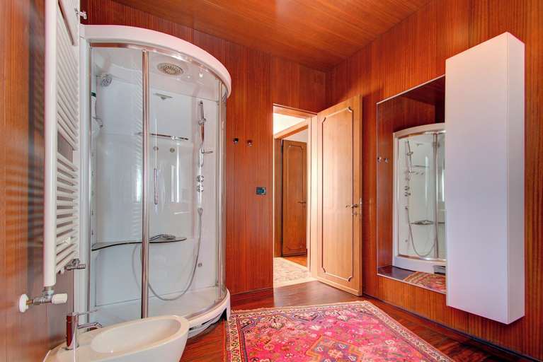 Bathroom 3, SUNNY Ghetto canal, Venezia
