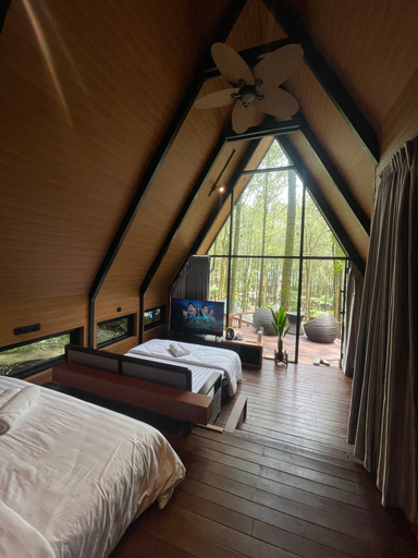 Bedroom 12