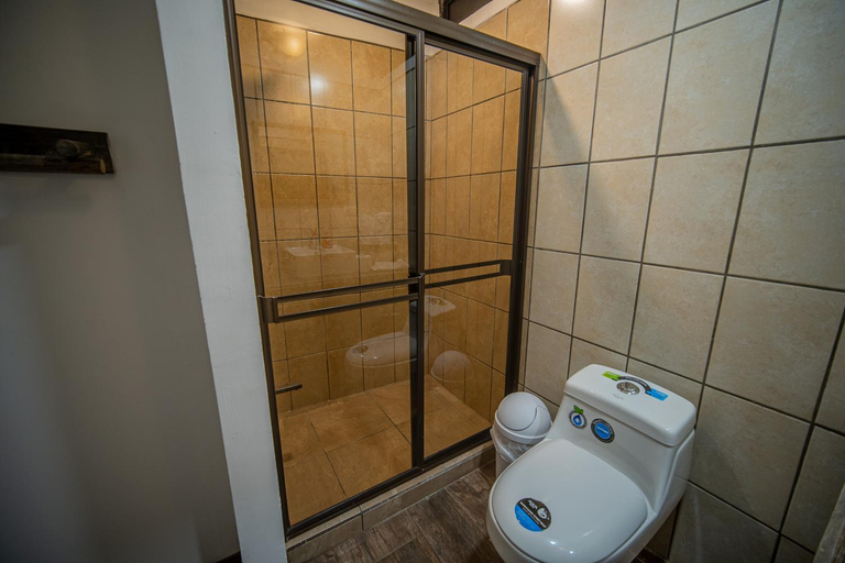 Bathroom 2, Vistas del Conde, San Rafael