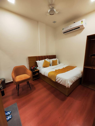 Bedroom 2, Hotel Golden Tree, Hisar