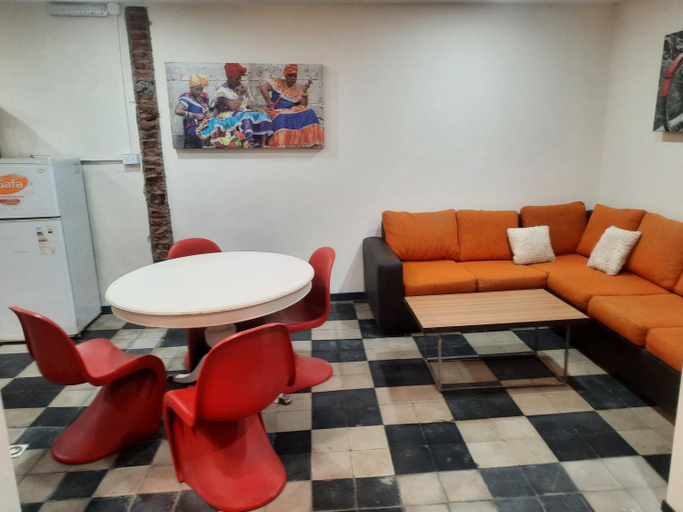 Others 3, lopez480 habitaciones, Capital