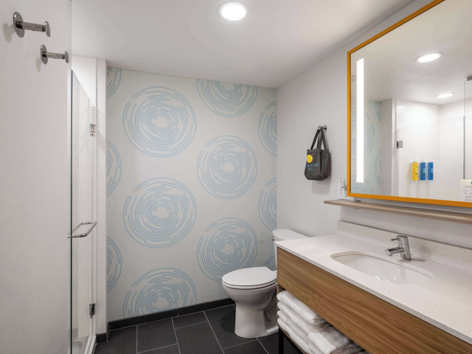 Bathroom 4, TRU by Hilton Chesapeake, VA, Chesapeake