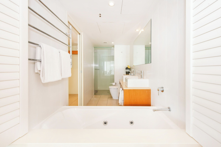 Bathroom 4, Lanai Riverside Apartments, Mackay - Pt A