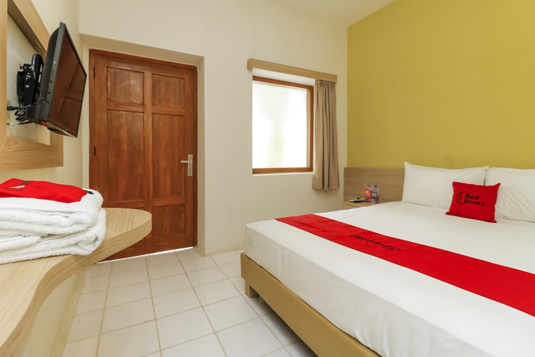 Bedroom, RedDoorz Plus @ Slamet Riyadi (temporarily closed), Solo