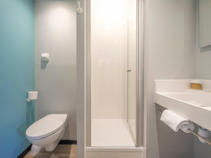 Bathroom 11