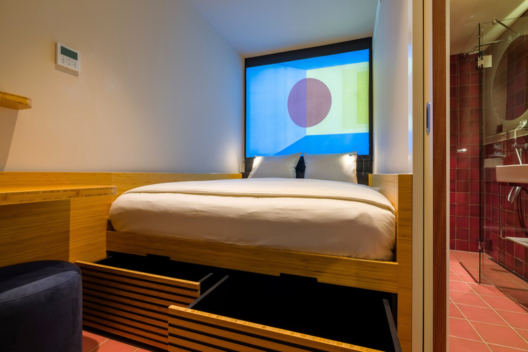 Bedroom 5, Poppies, Amsterdam