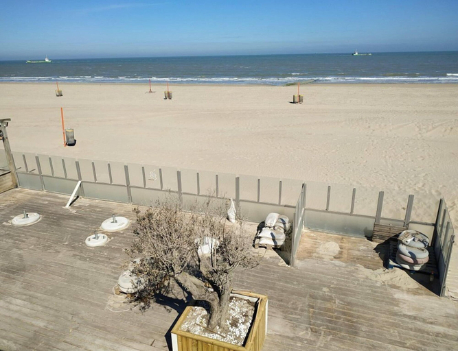 Others 3, Apartment in Oostduinkerke With Sea View, West-Vlaanderen