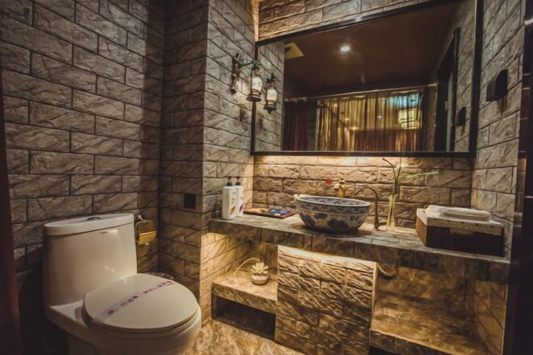 Bathroom 3, Pineapple Hotel, Linyi