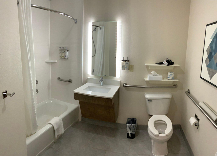 Bathroom 5, Candlewood Suites OKLAHOMA CITY SOUTH - MOORE, Oklahoma