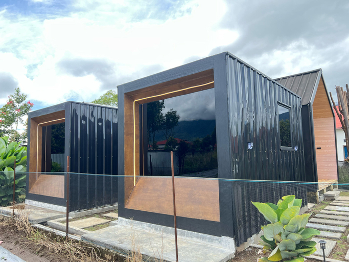 Exterior 1
