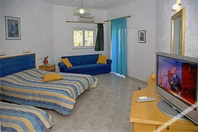 Bedroom 2, Neos Ikaros, Crete