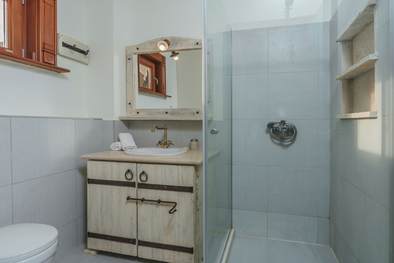 Bathroom 3, Pietra Mare Apartments