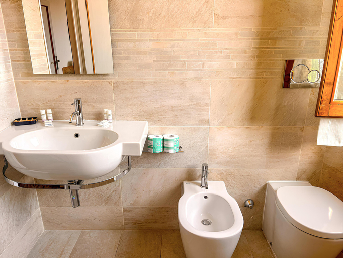 Bathroom 3, Ponchielli 8 Vintage Flat, Florence