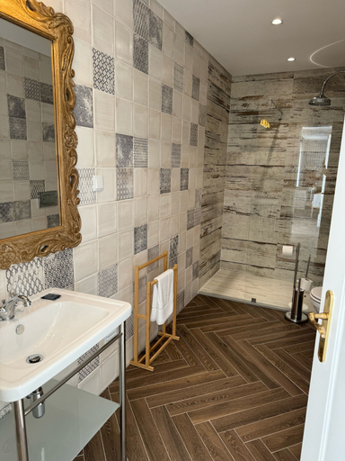 Bathroom 26