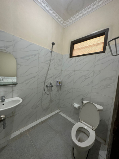 Bathroom, Jajapin Zenn Homestay, Bukittinggi