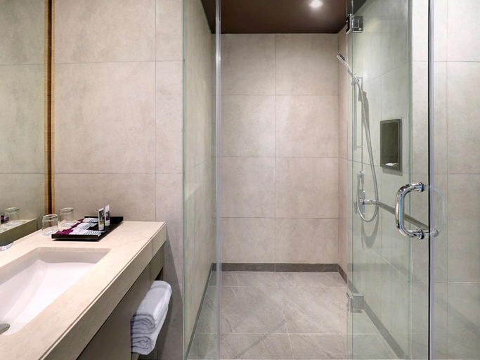 Bathroom 10