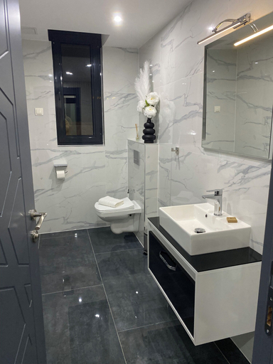 Bathroom 5, Domaine de Bracheux, Oise