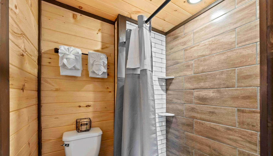 Bathroom 3, Hidden Gem Masterpiece By Ghosal Luxury Lodging, Sevier