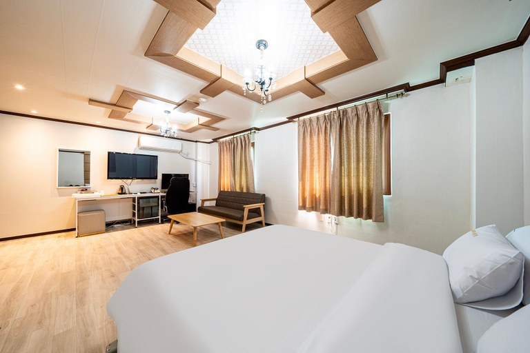 Bedroom 4, Asan Dogo Hot Springs River Hotel, Asan