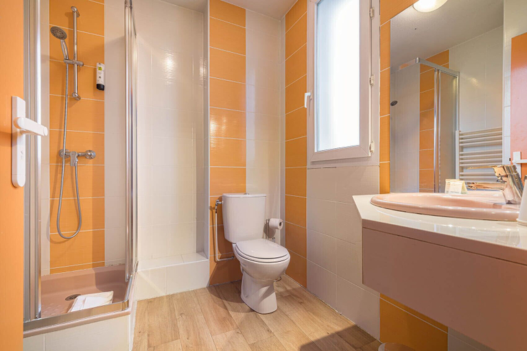 Bathroom 5, Hotel l'Abri, Haute-Loire