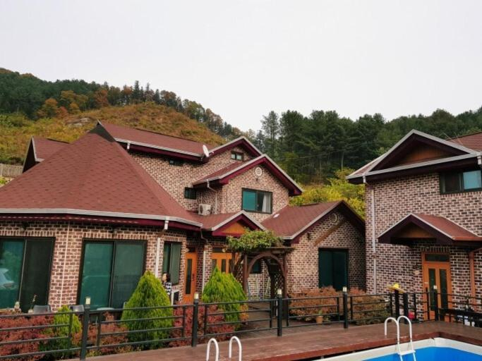 Others 3, Gapyeong hatteuneun supsok pension, Gapyeong