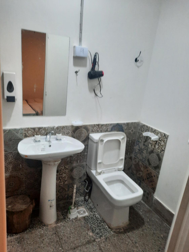 Others 2, lopez480 habitaciones, Capital