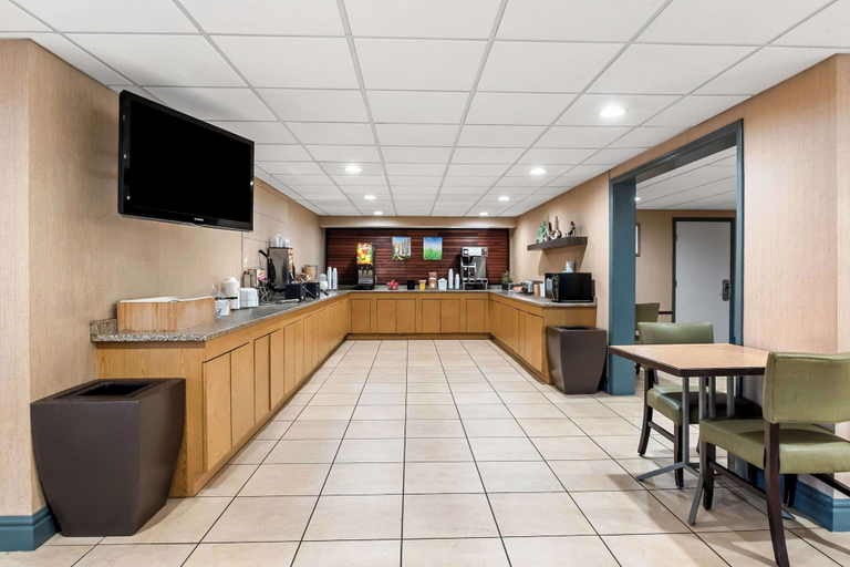 Food & Drinks 5, Suburban Studios Slidell I-10, Saint Tammany