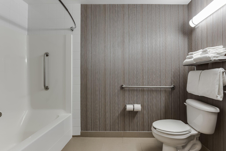 Bathroom 4, Holiday Inn Express & Suites Saskatoon Centre by IHG, Division No. 11