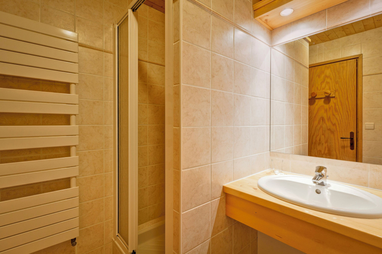 Bathroom 4, Hôtel Les Flocons, Savoie
