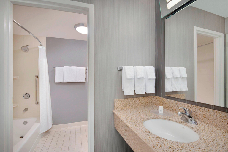 Bathroom 4, Courtyard by Marriott Savannah Midtown, Chatham