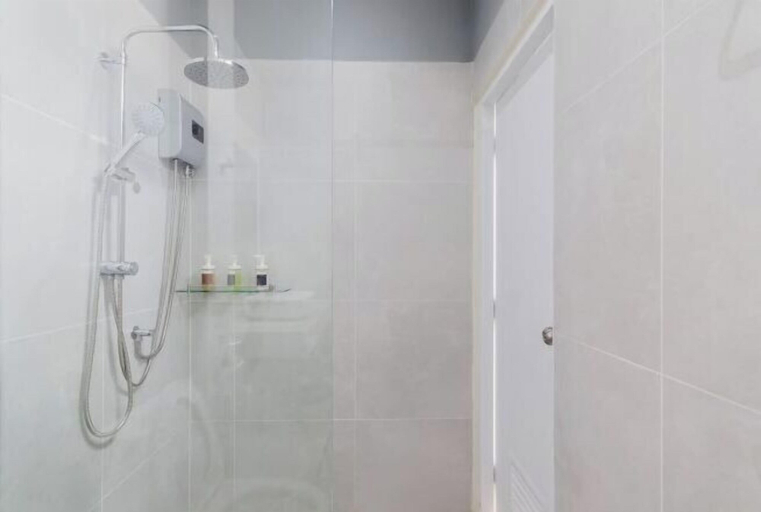 Bathroom 8
