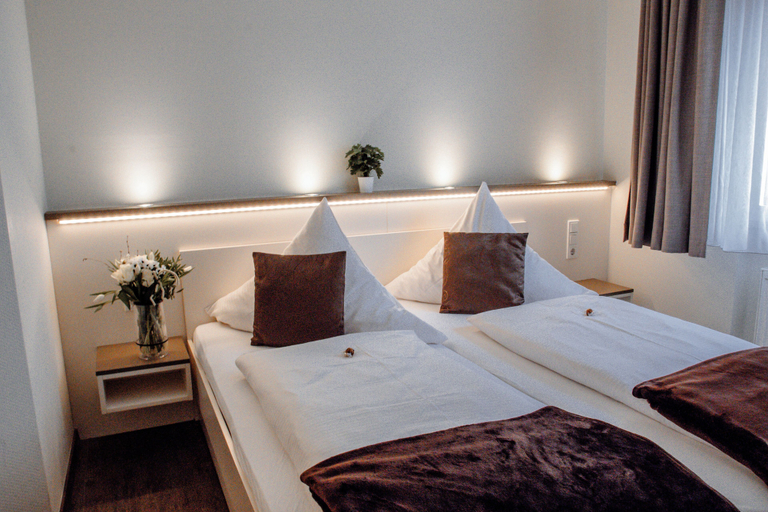 Bedroom 2, Central Hotel Garni, Würzburg