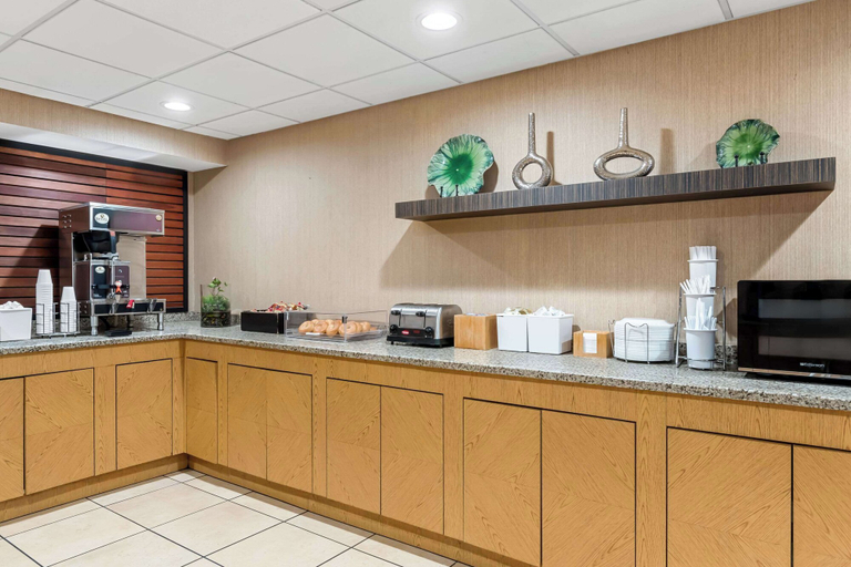 Food & Drinks 4, Suburban Studios Slidell I-10, Saint Tammany