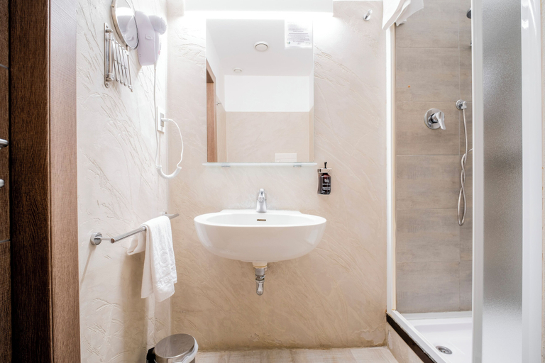Bathroom 4, Best Quality Hotel Gran Mogol, Torino