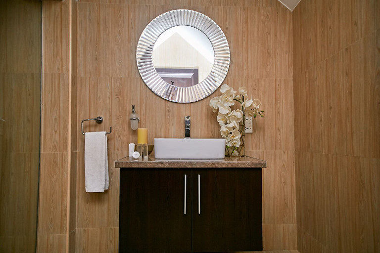 Bathroom 4, ザ キャビン ホテル, Accra