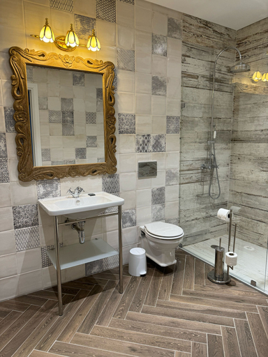 Bathroom 14