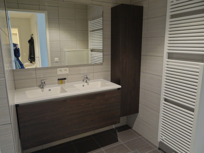 Bathroom 5, Apartment in Nieuwpoort Near the Beach, West-Vlaanderen
