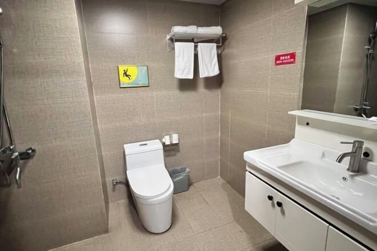 Bathroom 3, Golden Times Holiday Hotel, Lu'an