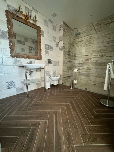 Bathroom 23