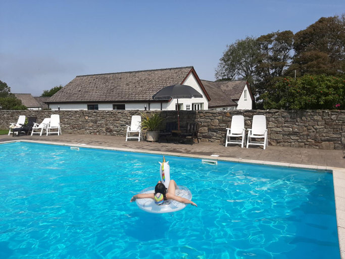 Sport & Beauty 2, Trenewydd Farm Holiday Cottages, Pembrokeshire