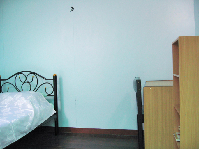 Bedroom 2, Bluefin Guesthouse, Dusit