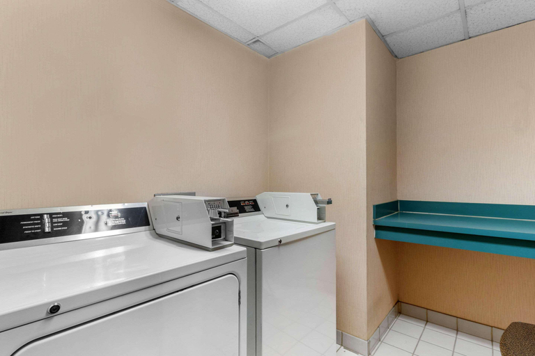 Bathroom 4, Sleep Inn & Suites West Knoxville, Knox