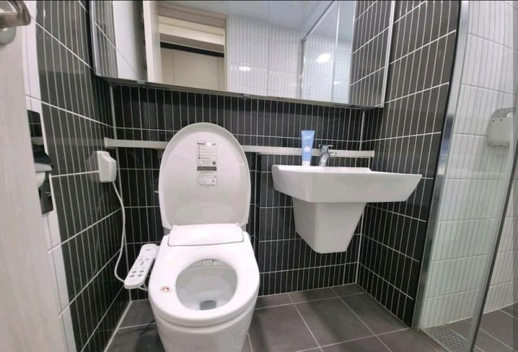 Bathroom 11